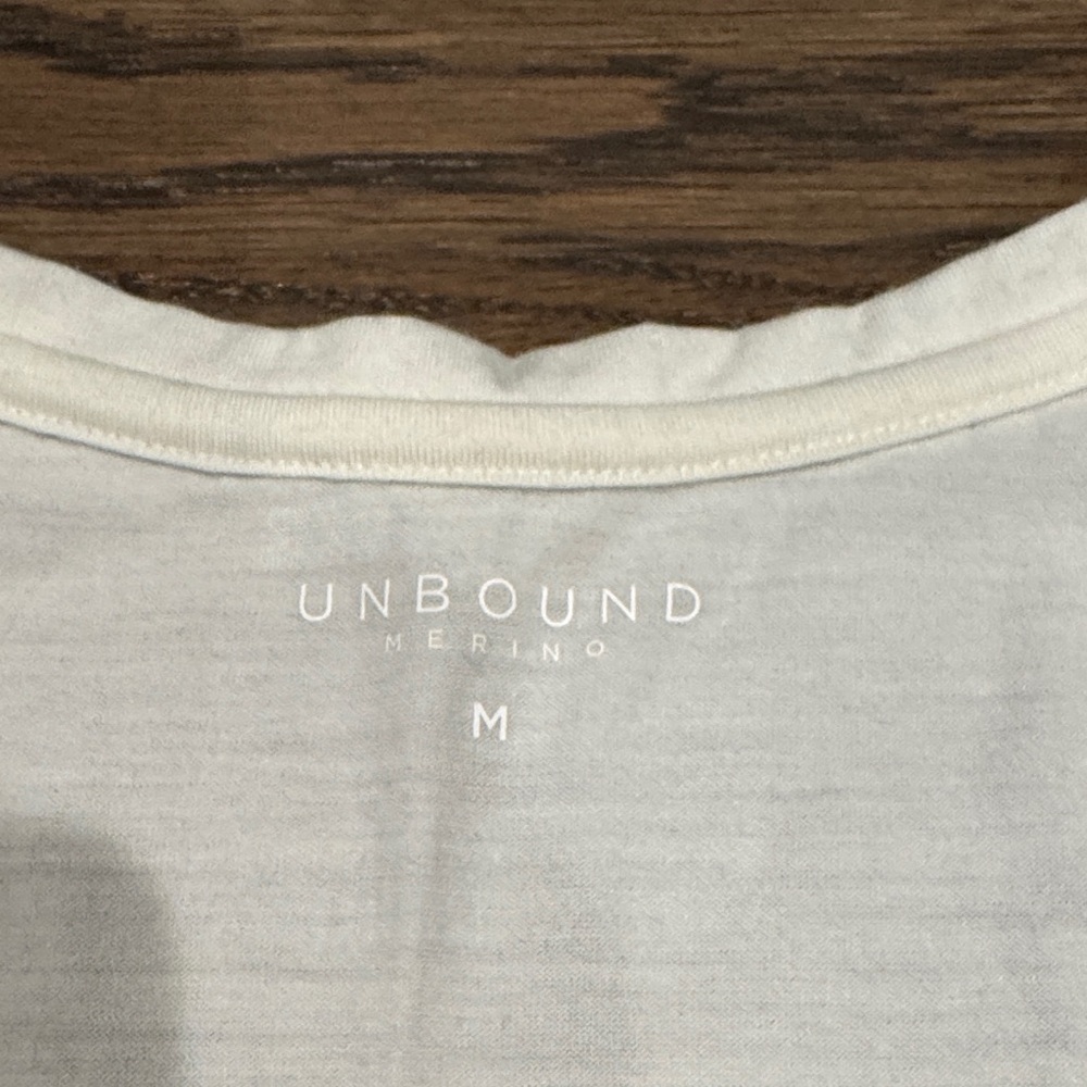 Unbound Merino Women's Cream V-Neck T-Shirt M - Picture 2 of 5